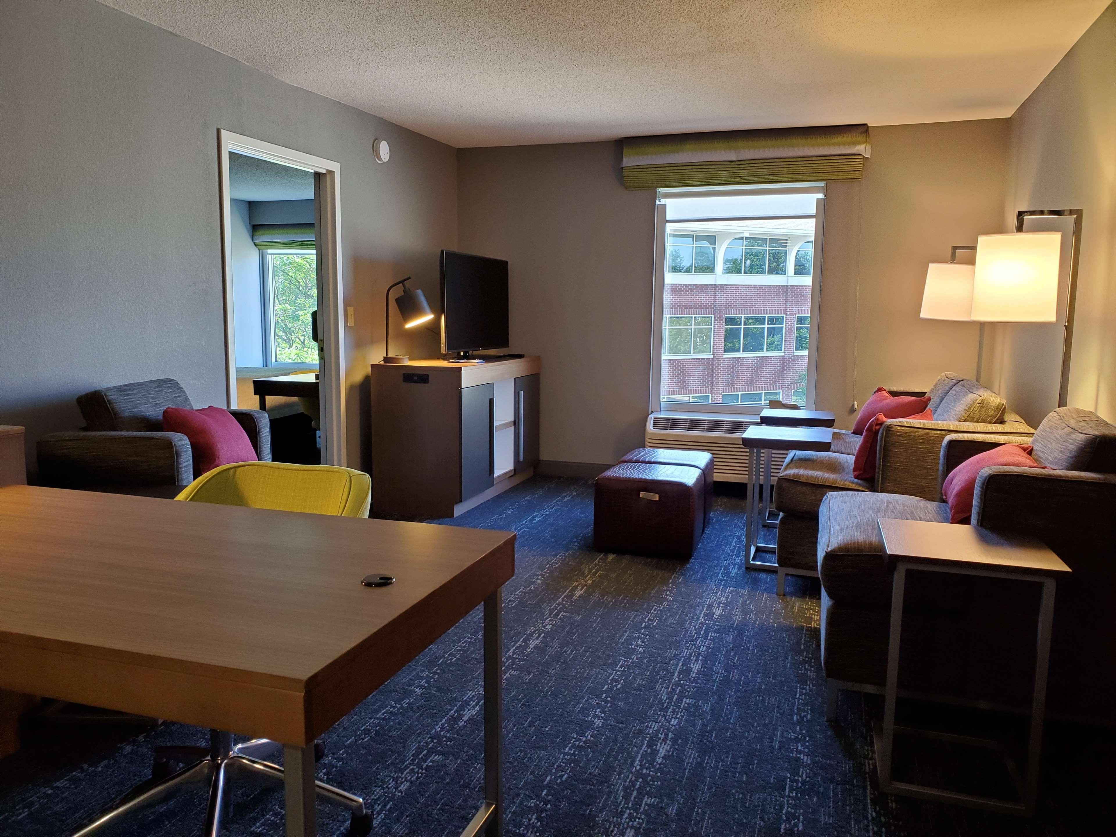 Hampton Inn & Suites Newtown Yardley Buitenkant foto