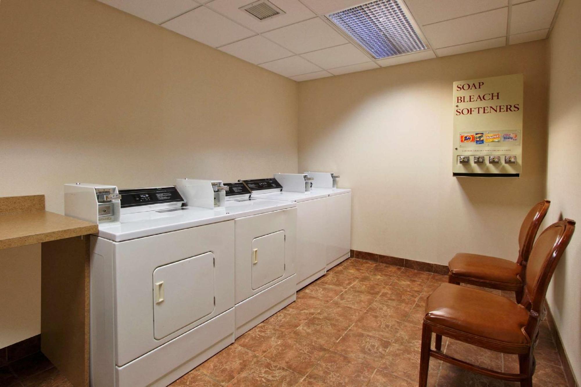 Hampton Inn & Suites Newtown Yardley Buitenkant foto