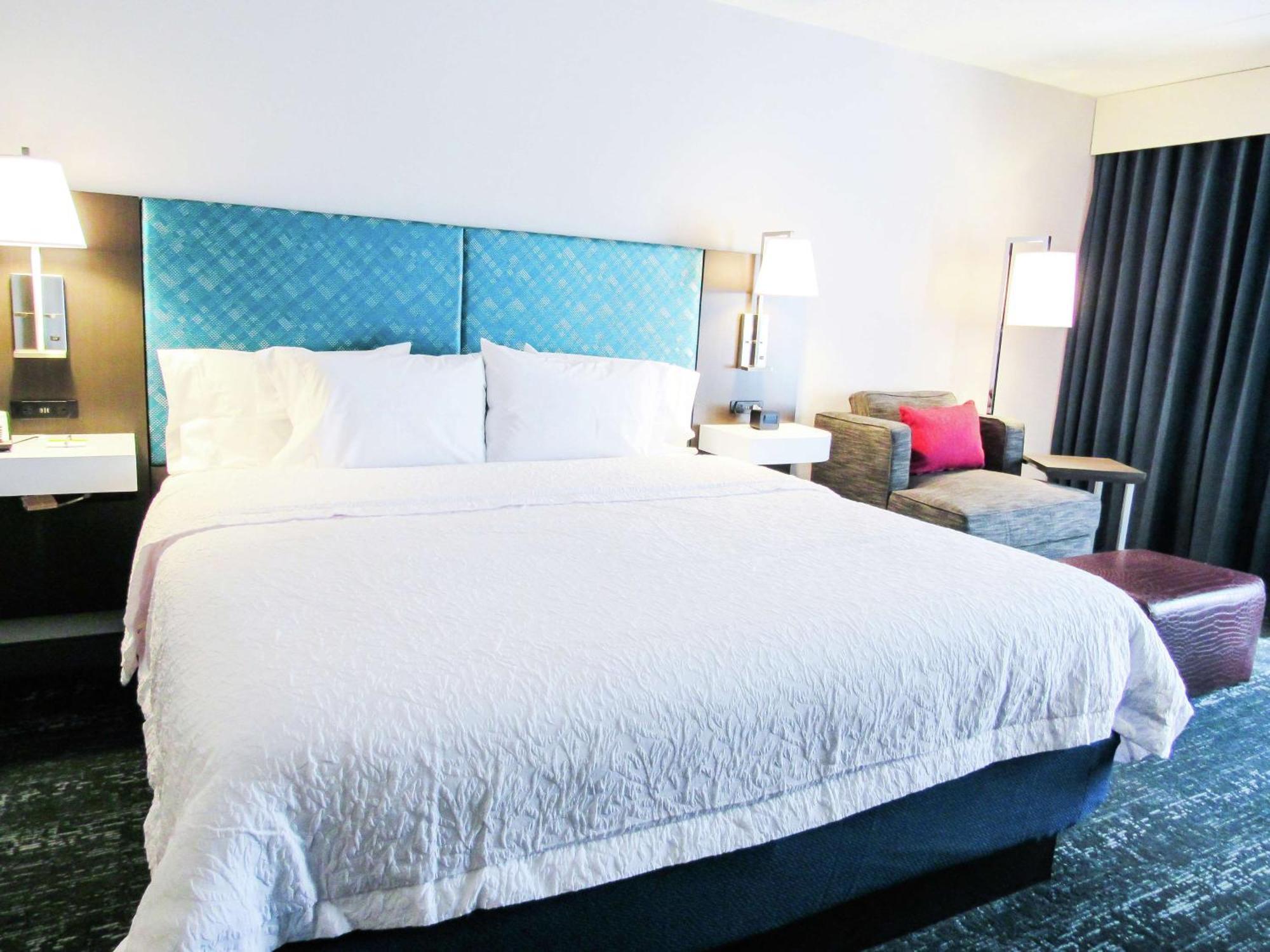 Hampton Inn & Suites Newtown Yardley Buitenkant foto