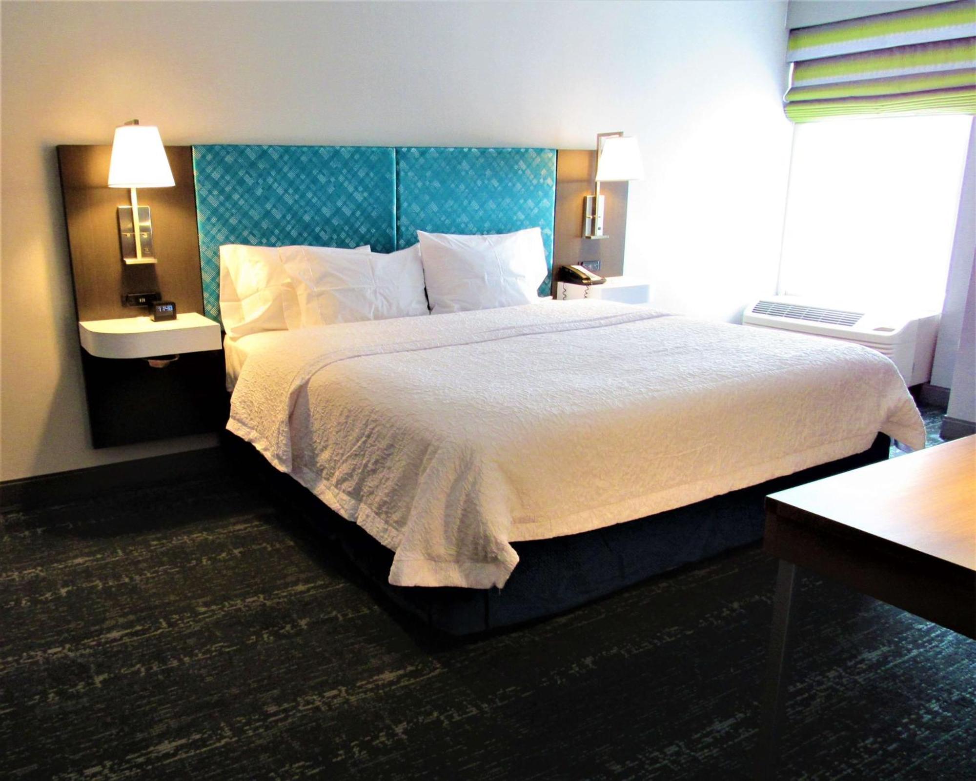 Hampton Inn & Suites Newtown Yardley Buitenkant foto