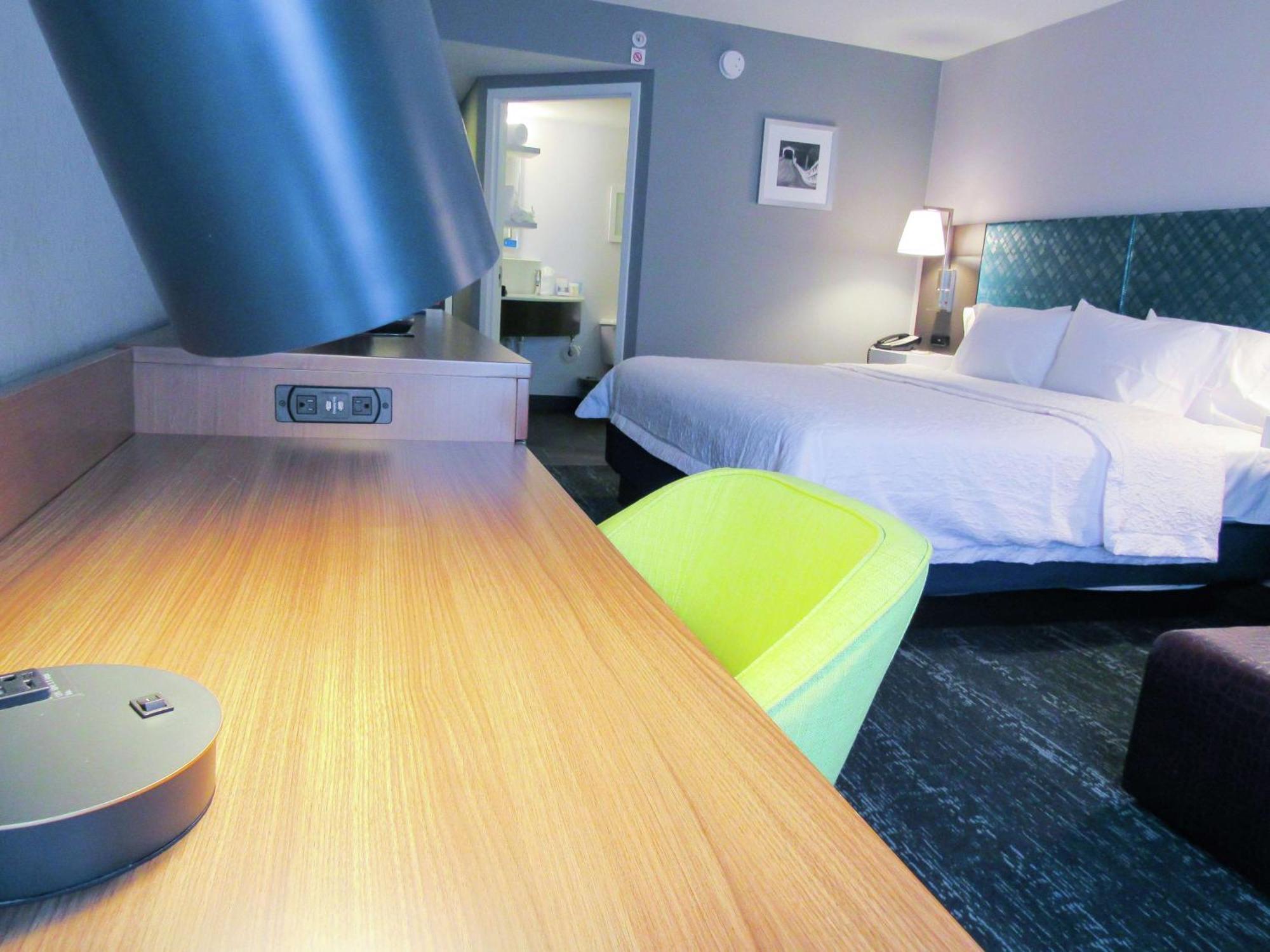 Hampton Inn & Suites Newtown Yardley Buitenkant foto