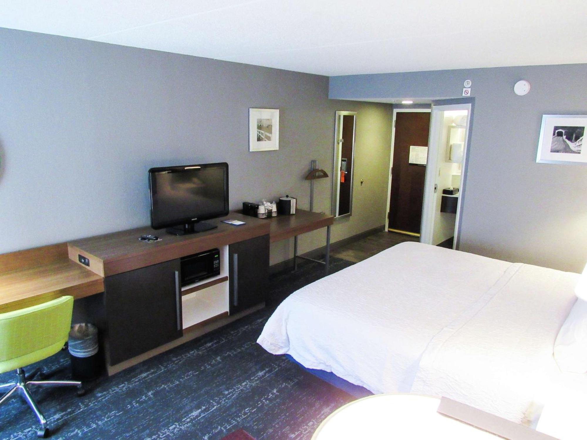 Hampton Inn & Suites Newtown Yardley Buitenkant foto