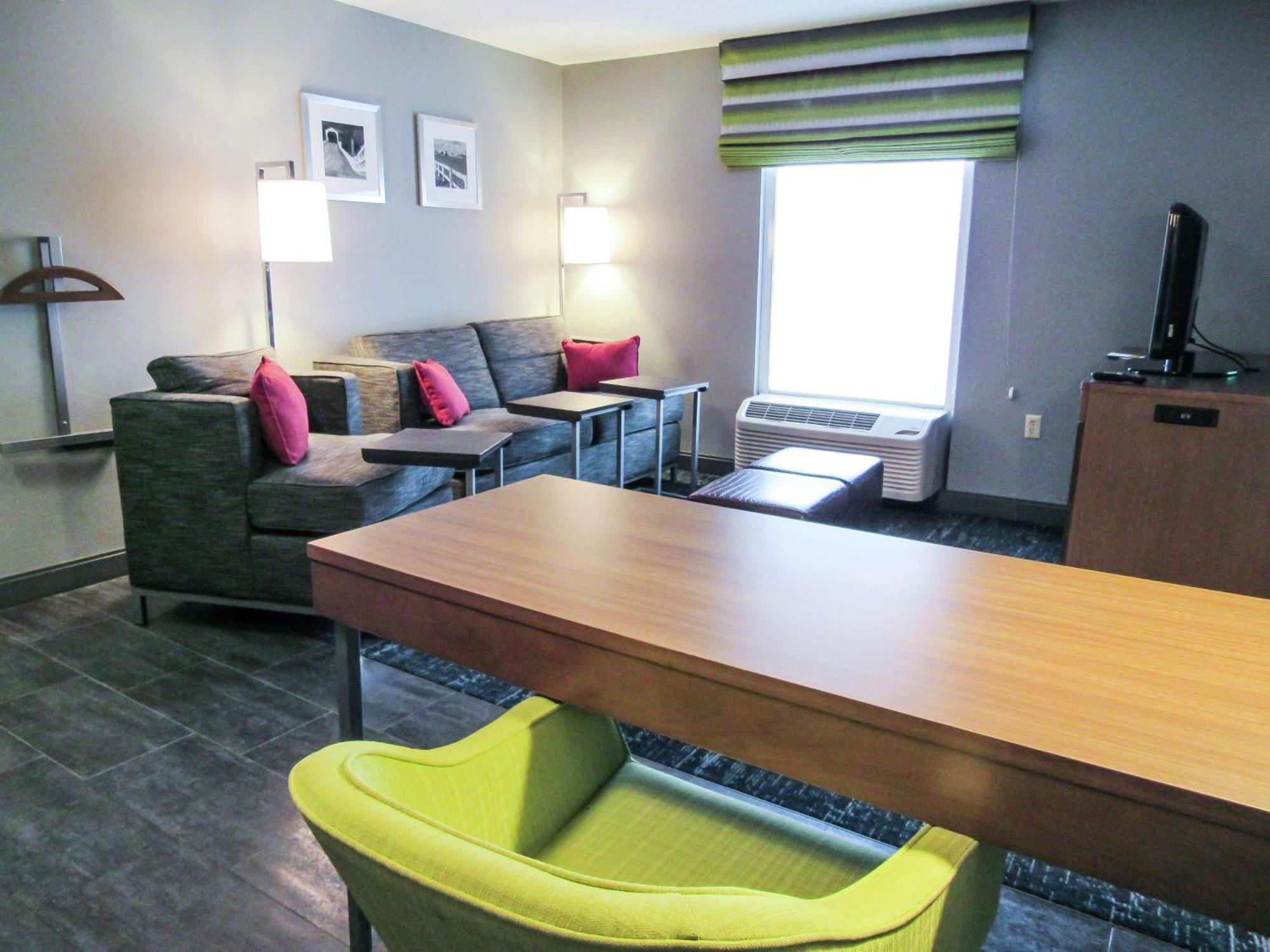 Hampton Inn & Suites Newtown Yardley Buitenkant foto