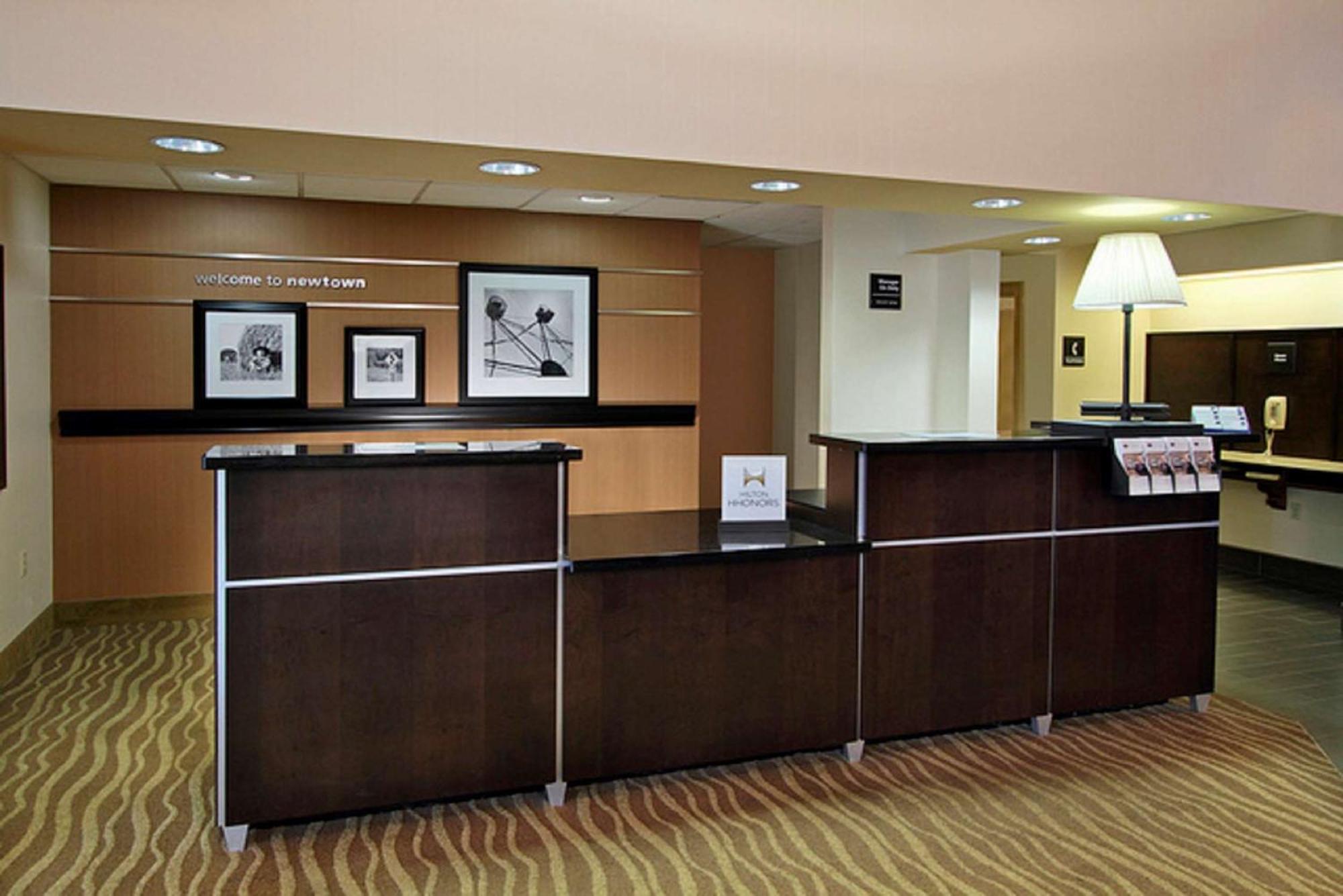 Hampton Inn & Suites Newtown Yardley Buitenkant foto