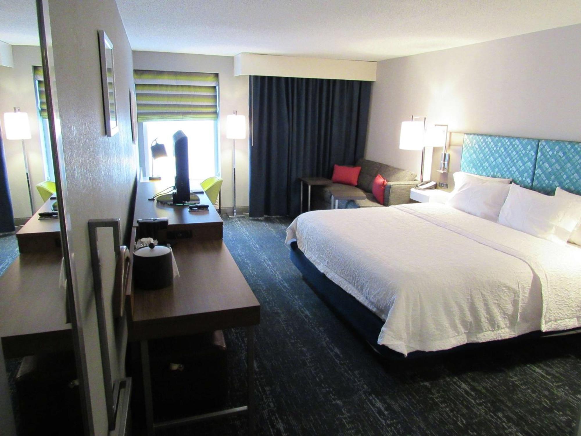 Hampton Inn & Suites Newtown Yardley Buitenkant foto