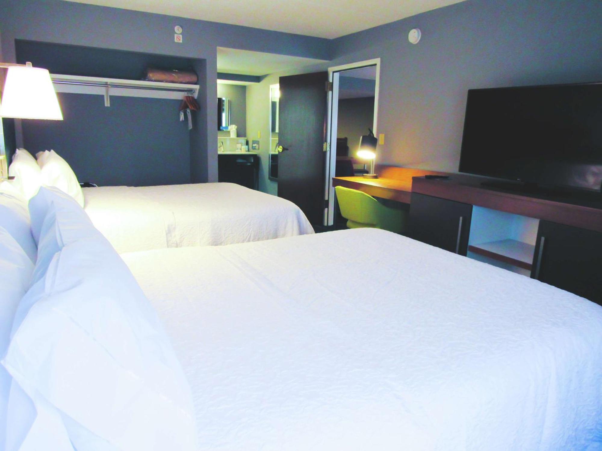 Hampton Inn & Suites Newtown Yardley Buitenkant foto