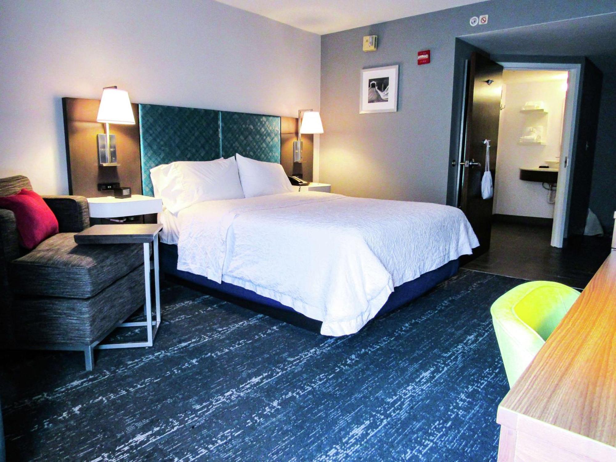Hampton Inn & Suites Newtown Yardley Buitenkant foto